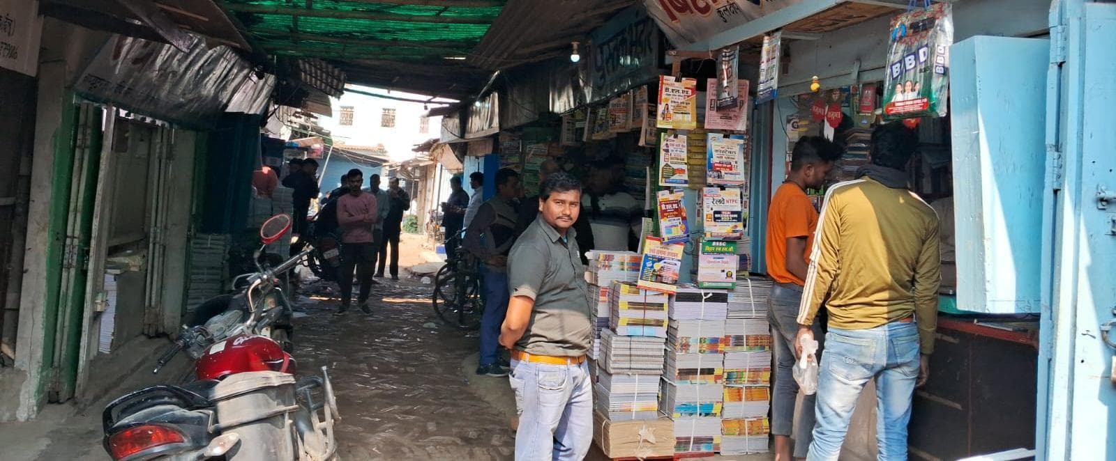 कुलदीप मार्केट की पांच दुकानों से नगदी समेत हजारों की चोरी