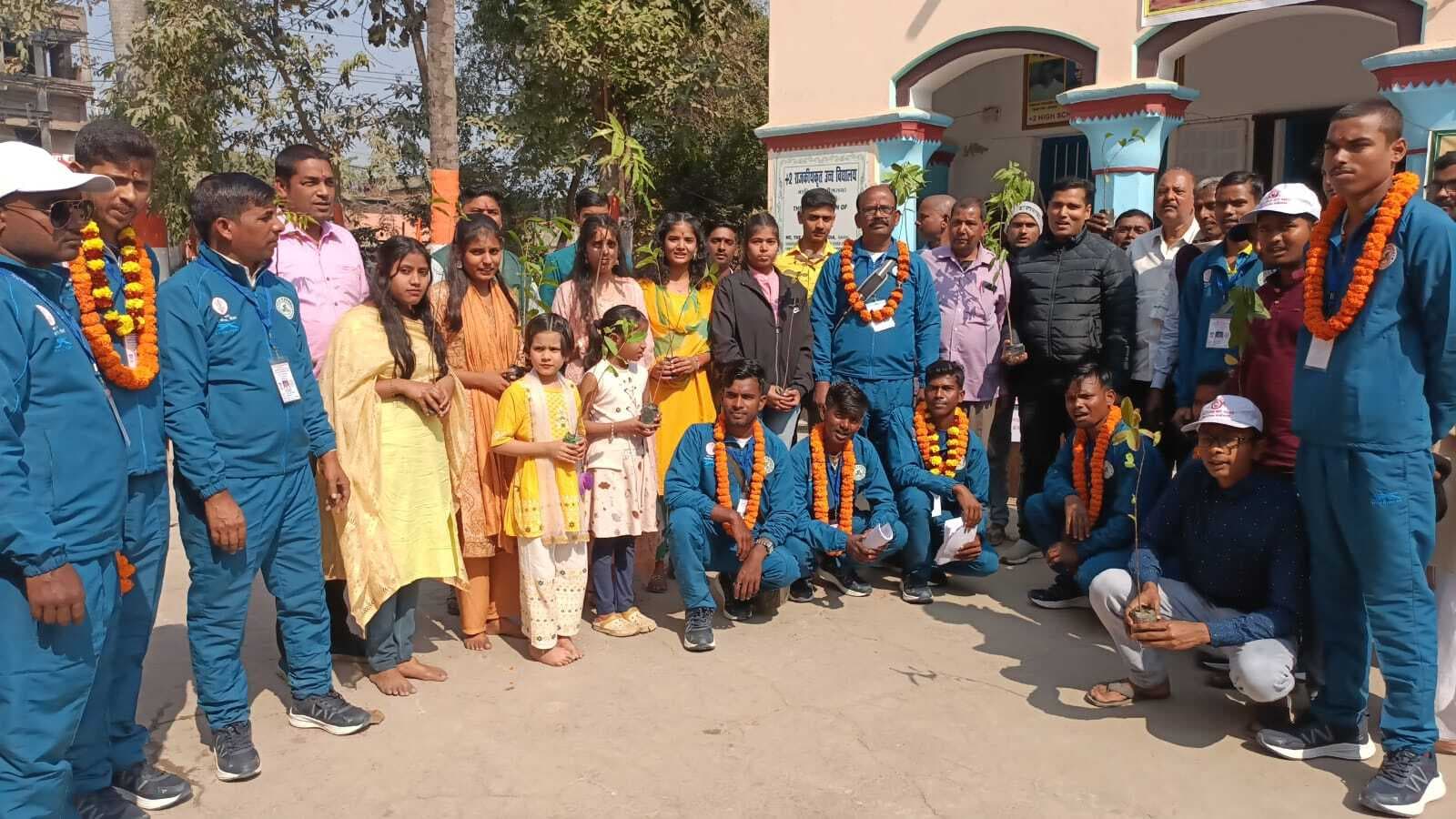 100 किमी साइकिल पे संडे यात्रा का बड़हिया में किया स्वागत