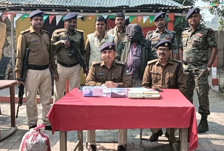 बड़कोना से पांच किलो गांजा व 95 हजार नकद जब्त
