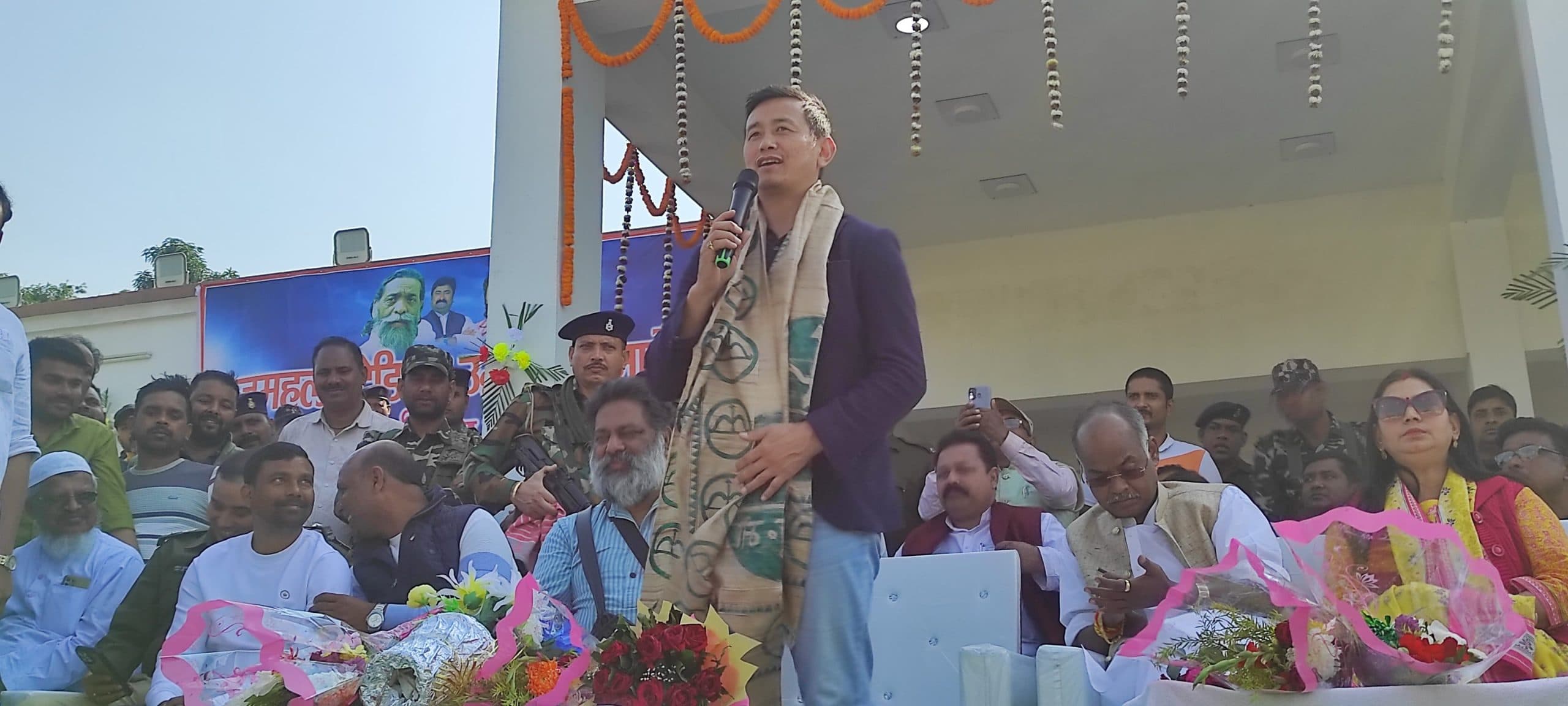 चरवाहा मैदान में बने आउटडोर स्टेडियम का विधायक प्रतिनिधि ने किया उद्घाटन