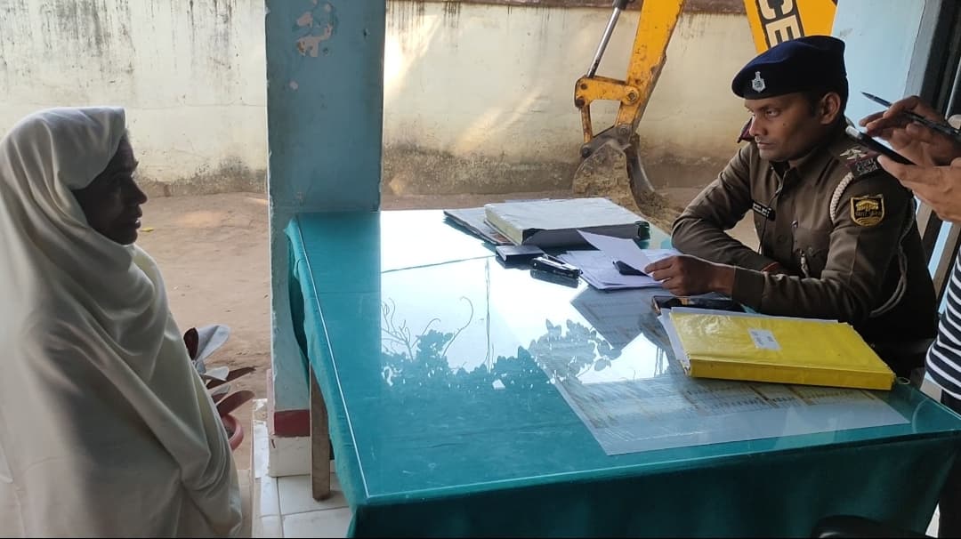 जमीन विवाद को लेकर वृद्ध महिला के साथ मारपीट