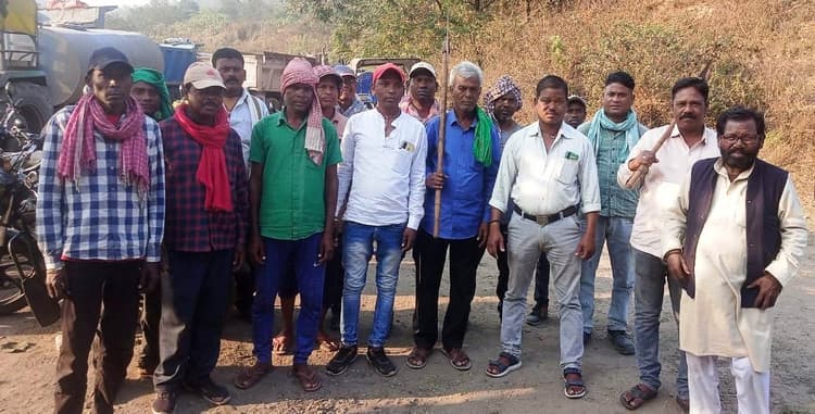 Bokaro News : विस्थापितों ने हाइवा मालिकों के आंदोलन का किया विरोध