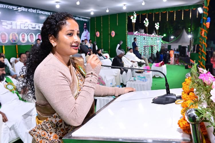 झारखंड दिवस में पहली बार पहुंची कल्पना सोरेन ने अपने संबोधन से लोगों का जीता दिल