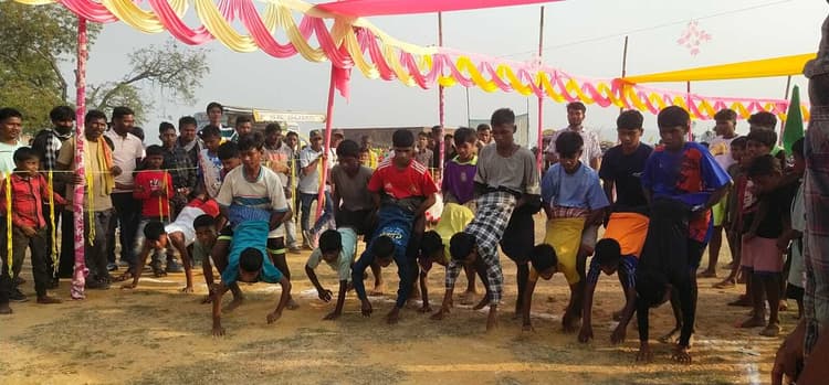 Chaibasa News : खेलकूद से बढ़ती है आपसी भाईचारा : चितरंजन