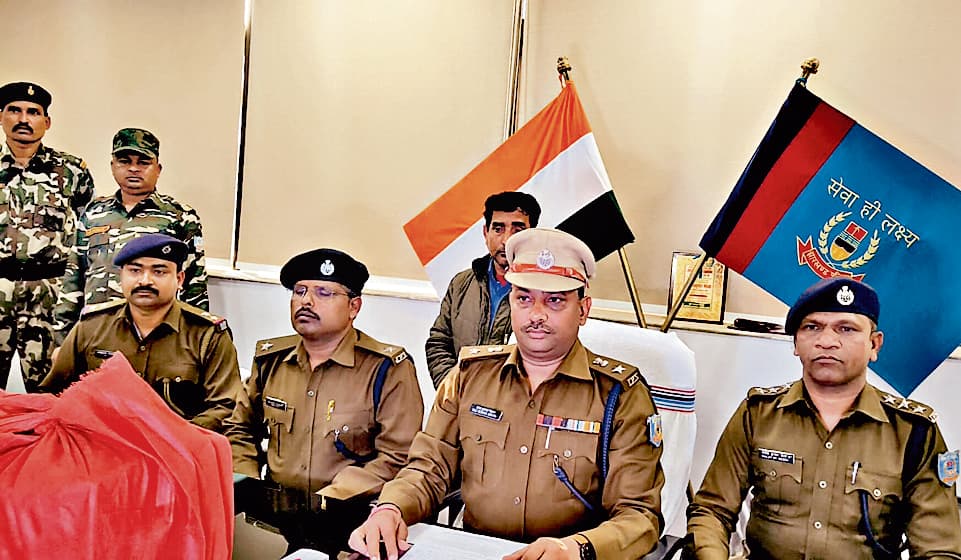 Ranchi News : दवा दुकान में बिक रही थी प्रतिबंधित नशीली दवा, संचालक गिरफ्तार