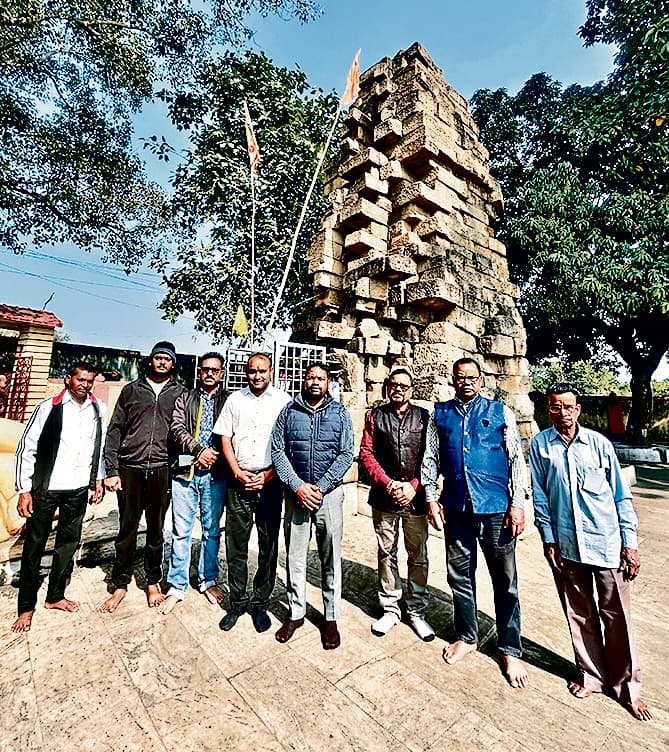 Dhanbad News : कतरास झींझी पहाड़ी बूढ़ा बाबा शिव मंदिर का होगा जीर्णोद्धार, राज्य को सौंपी गयी रिपोर्ट