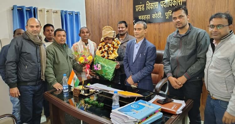 शिक्षक में चयनित हुए आवास सहायक को दी विदाई
