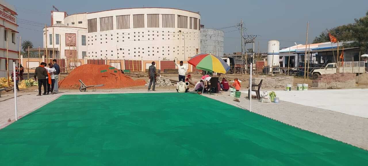 सीएम आगमन से पूर्व खाली कराया जा रहा फुटपाथ