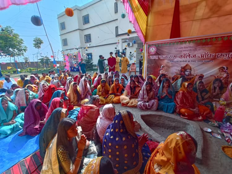 जिले के विभिन्न संस्थानों में सरस्वती पूजा का किया गया आयोजन