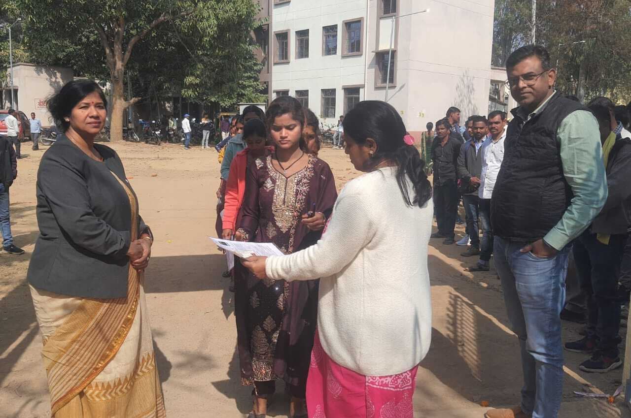 कटोरिया के दो केंद्रों से 17 परीक्षार्थी रहे अनुपस्थित