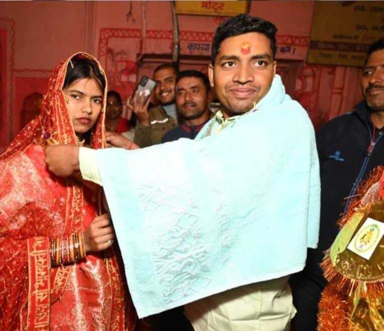 थमा हाइवोल्टेज ड्रामा, दारोगा ने महिला सिपाही से किया मंदिर में किया प्रेम विवाह