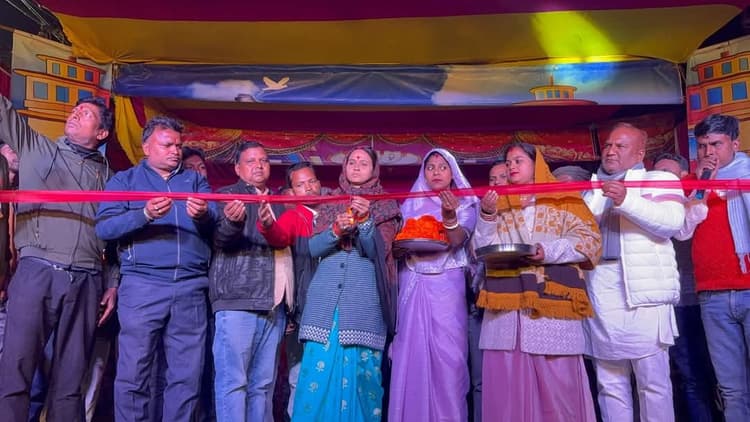 विधायक की पत्नी ने किया नव निर्मित तीन कलामंच का उद्घाटन