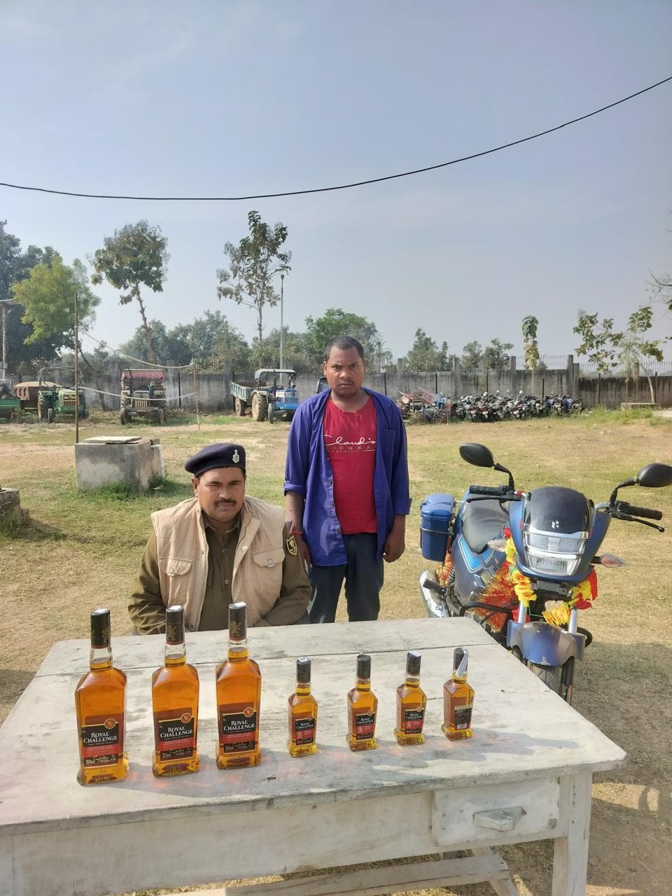 विदेशी शराब के साथ युवक गिरफ्तार, वाहन जब्त