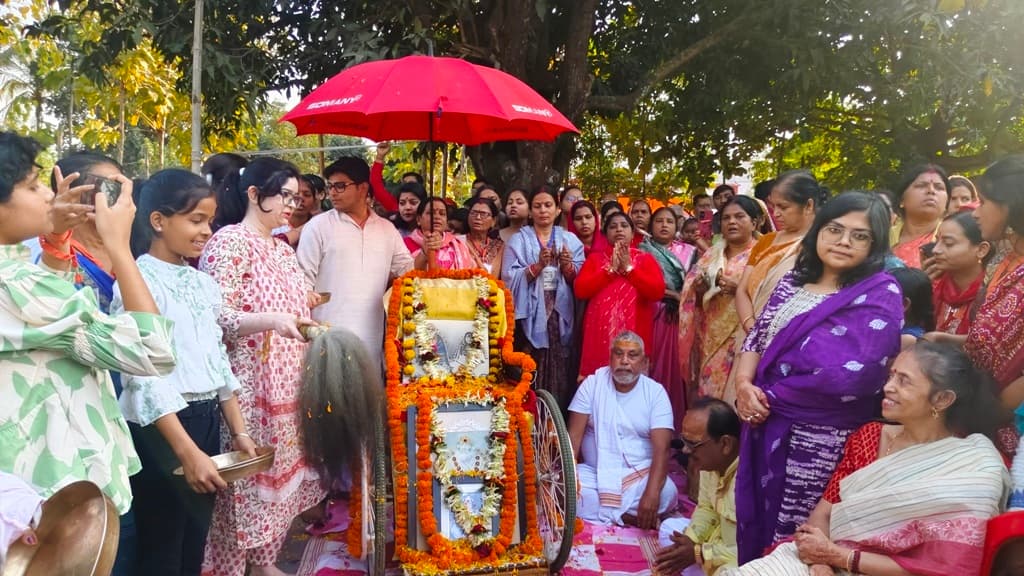 गुरुधाम में तीसरे दिन परम गुरुदेव की निकाली गयी झांकी