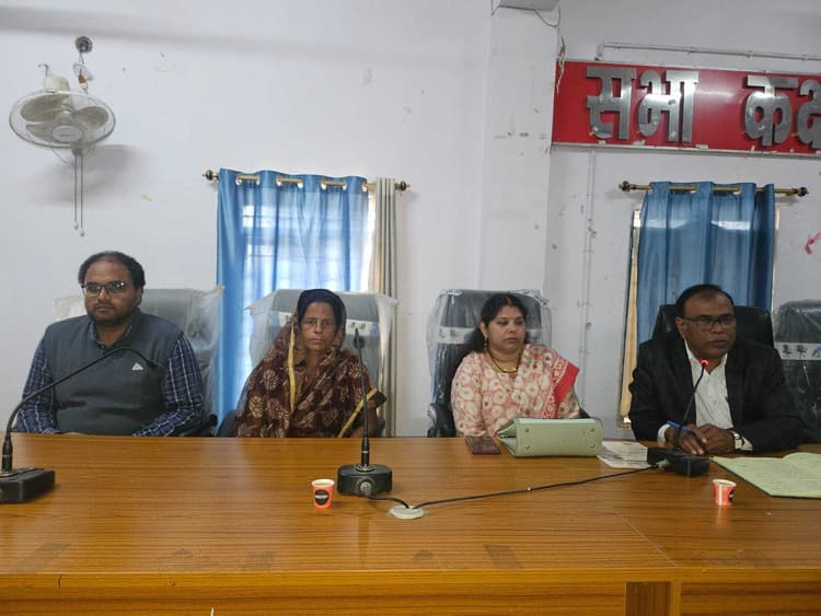 Gaya News : जॉब कार्ड को लेकर मनरेगा कार्यालय में भ्रष्टाचार का आलम, होगी कार्रवाई