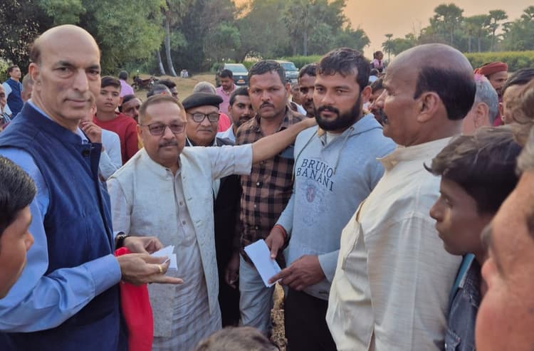 कुश्ती प्रतियोगिता में पहलवानों ने दिखाया दम