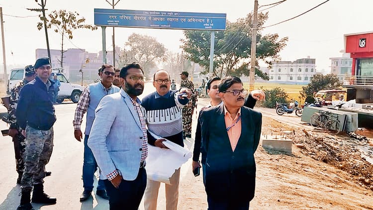 Gopalganj News : मुखीराम हाइस्कूल के परीक्षा कक्ष के बाहर मिला इलेक्ट्रॉनिक वॉच, ड्यूटी से हटाये गये जांच अधिकारी और कर्मी, किया गया शो-कॉज