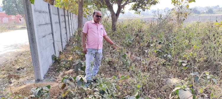 East Singhbhum news : गालूडीह में बिजली पोल तोड़ने और नहर घेरने की जांच हुई, मामला सही मिला, दर्ज होगी प्राथमिकी