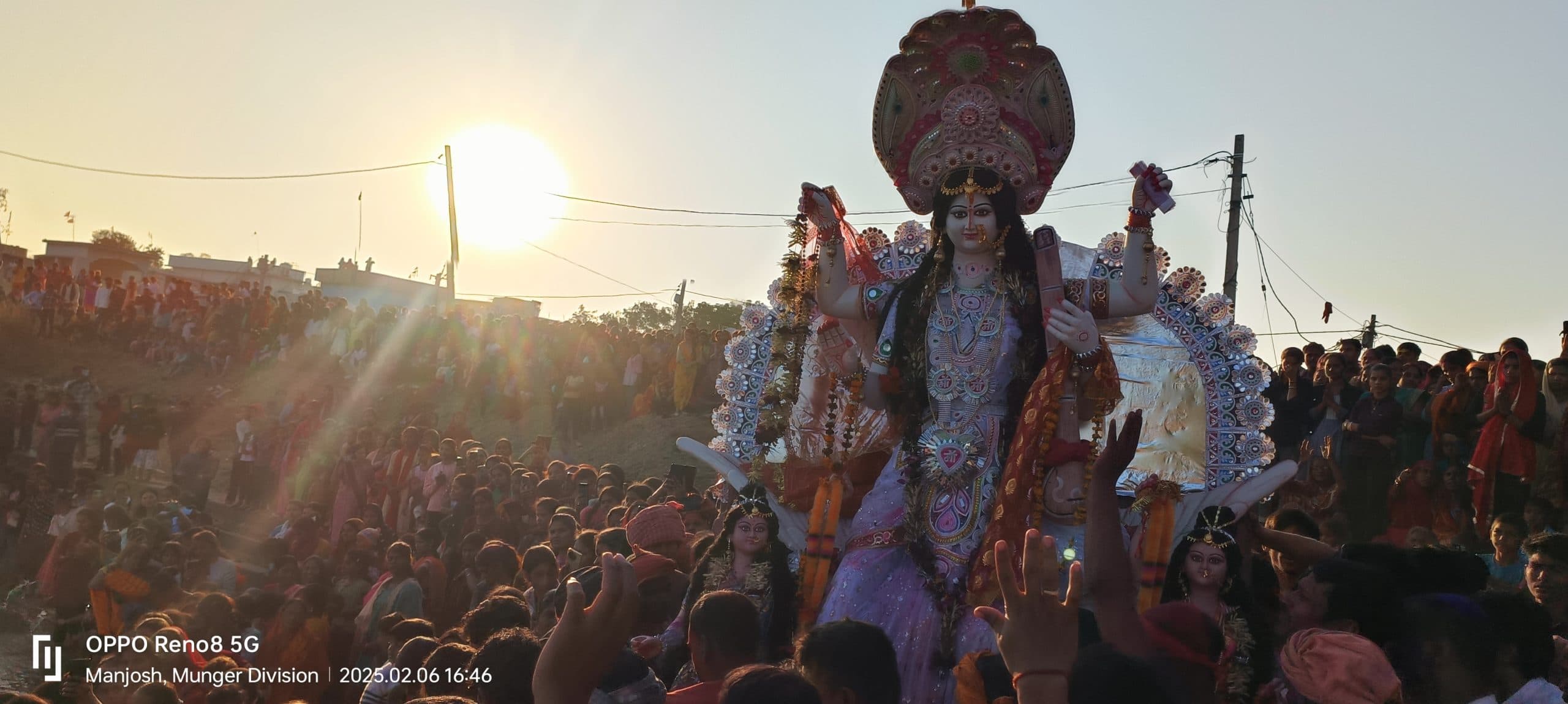 महिलाओं ने मां शारदे को खोइंछा भरकर किया विदा