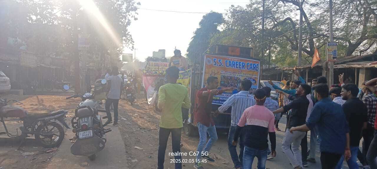 मां सरस्वती की प्रतिमा का किया गया विसर्जन