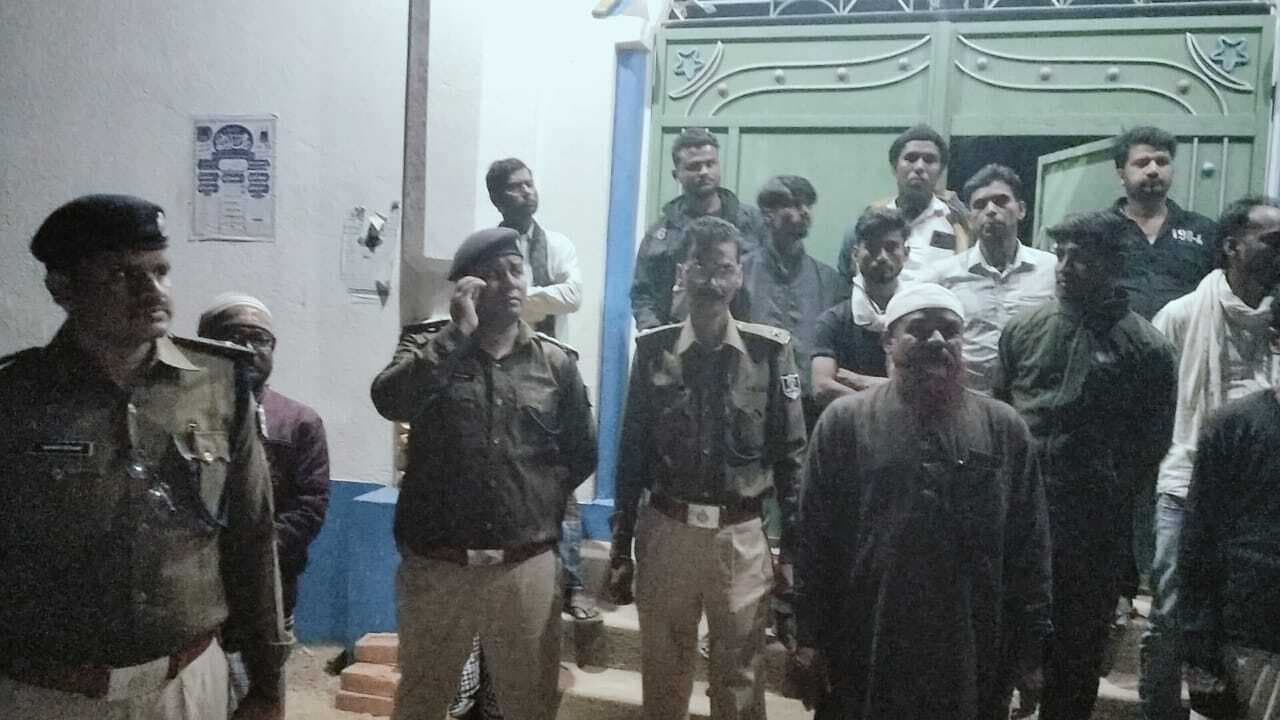 पुलिस की मौजूदगी में निकाली गयी विसर्जन शोभायात्रा