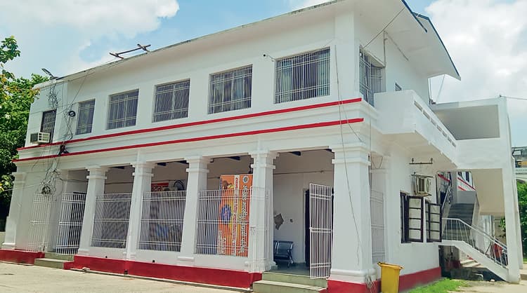 छपरा न्यूज : नगर आयुक्त का फरमान, काम पर लौटे कार्यालय कर्मी, अन्यथा कार्रवाई तय