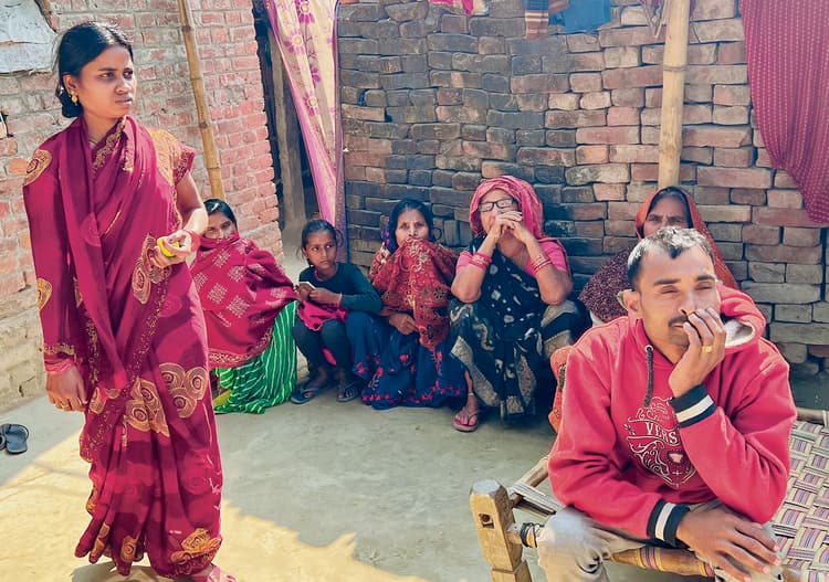 Gopalganj News : कर्नाटक में जेसीबी से दबकर फुलवरिया के युवक की गयी जान, दूसरा घायल