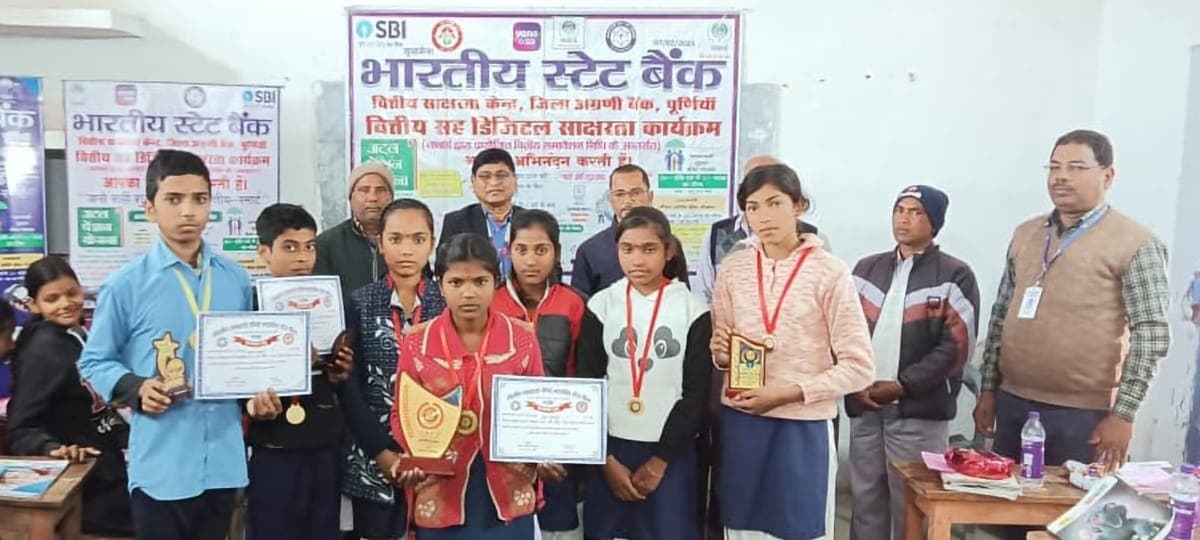 प्रश्नोत्तरी कार्यक्रम से स्कूली बच्चों को किया डिजिटल साक्षर