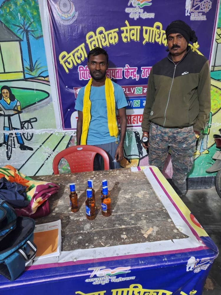 शराब के साथ आधा दर्जन लोग गिरफ्तार, दो बाइक जब्त