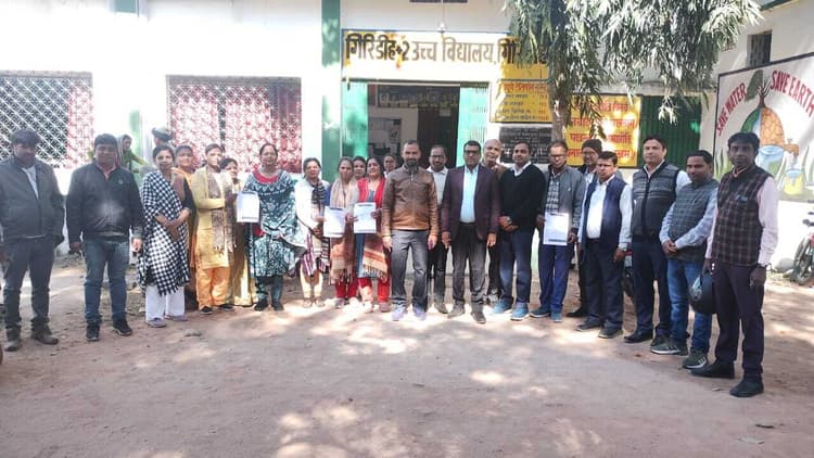 Giridih News :झारखंड ऑफिसर्स टीचर्स इंप्लाइज फेडरेशन का हस्ताक्षर अभियान शुरू