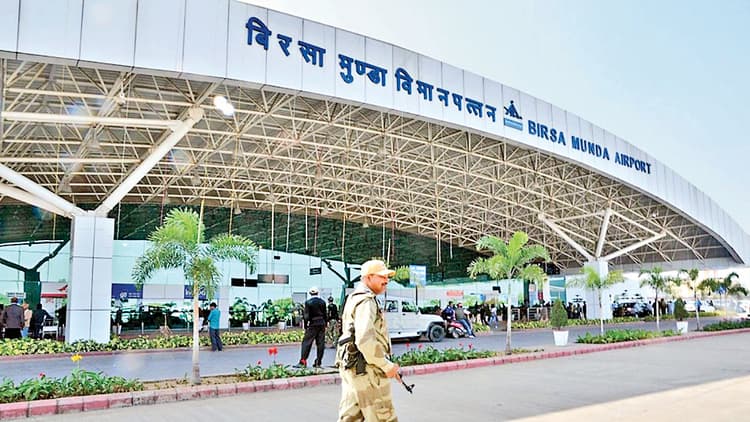 Ranchi News : रांची एयरपोर्ट में प्रतिदिन अब तीन बार होगी सफाई