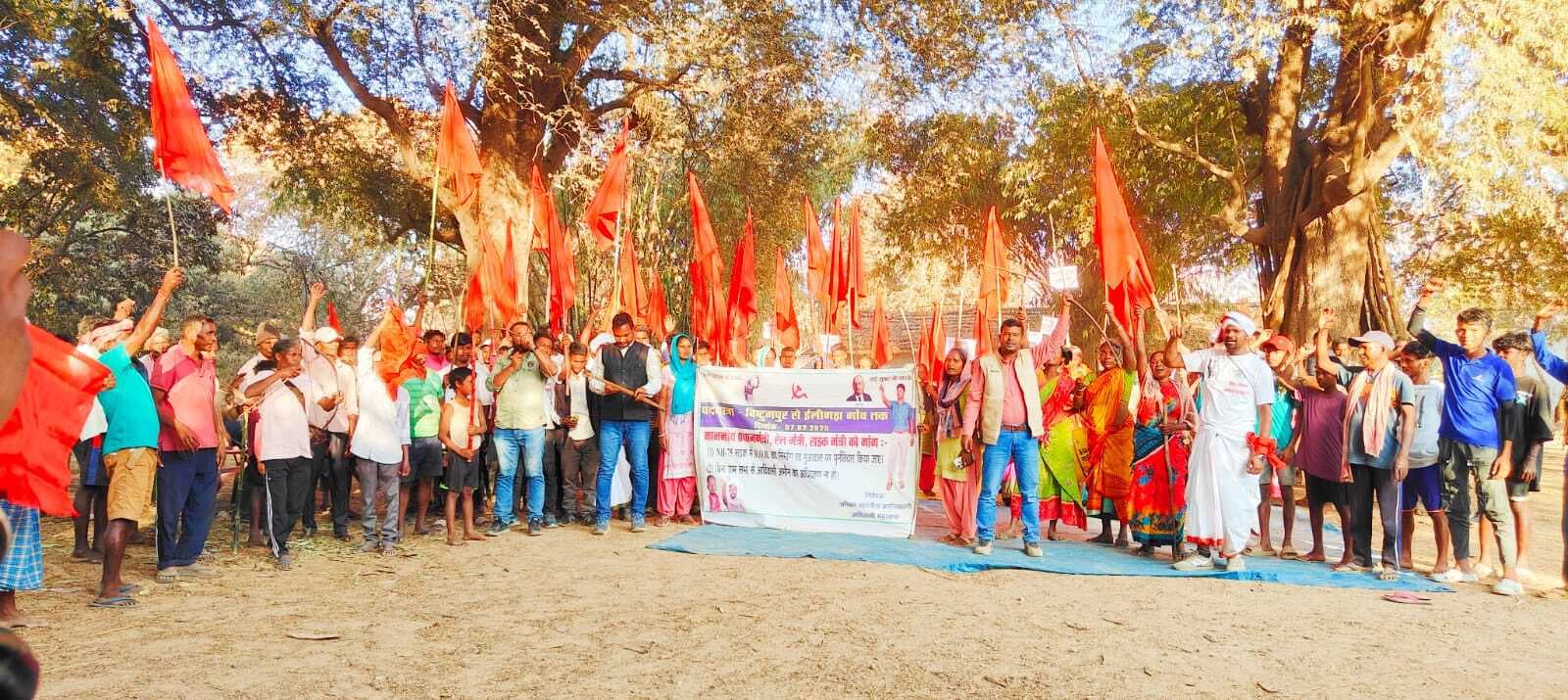 Chaibasa News : рдЧрд╛рдВрд╡ рдХреЗ рдмреАрдЪреЛрдВрдмреАрдЪ рдЬрдореАрди рд▓реЗрдХрд░ рдирд╣реАрдВ рдмрдирдиреЗ рджреЗрдВрдЧреЗ рдЖрд░рдУрдмреА