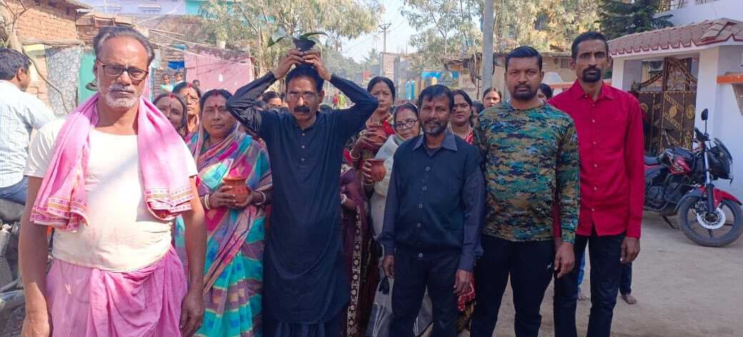 शनि महाराज मंदिर के वार्षिकोत्सव पर निकली कलश यात्रा