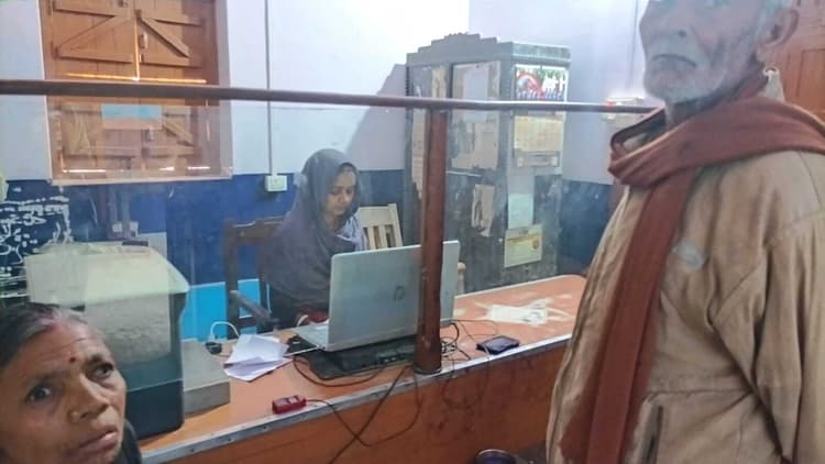 ओरलाहा में सीएसपी में घुसकर संचालक पर जानलेवा हमला, साढ़े चार लाख की लूट