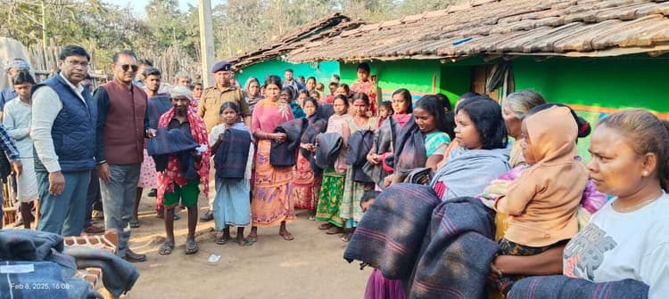 डीडीसी ने किया पहाड़िया गांवों का निरीक्षण, शिक्षक का रोका वेतन