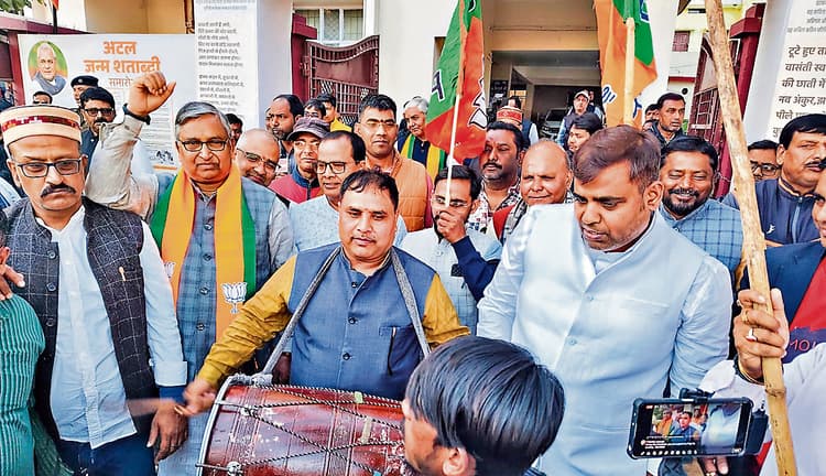 Political News : पीएम नरेंद्र मोदी की गारंटी पर दिल्ली की जनता ने जताया भरोसा : बाबूलाल