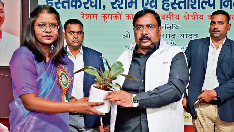 Ranchi News : रेशम कृषकों को और मजबूत किया जायेगा : संजय प्रसाद यादव