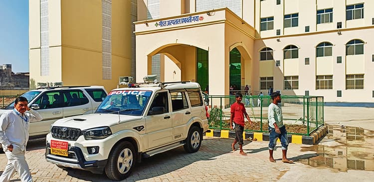 Gaya News : उद्घाटन के लिए प्रभावती अस्पताल को तैयार करने में जुटे अधिकारी