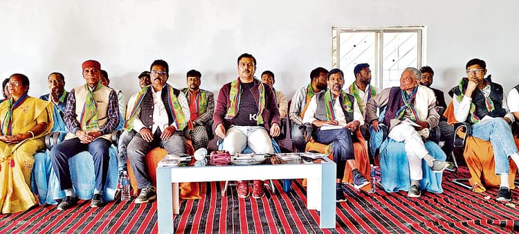 Political news : आजसू पार्टी को जमीनी स्तर पर मजबूत करने की बनी रणनीति