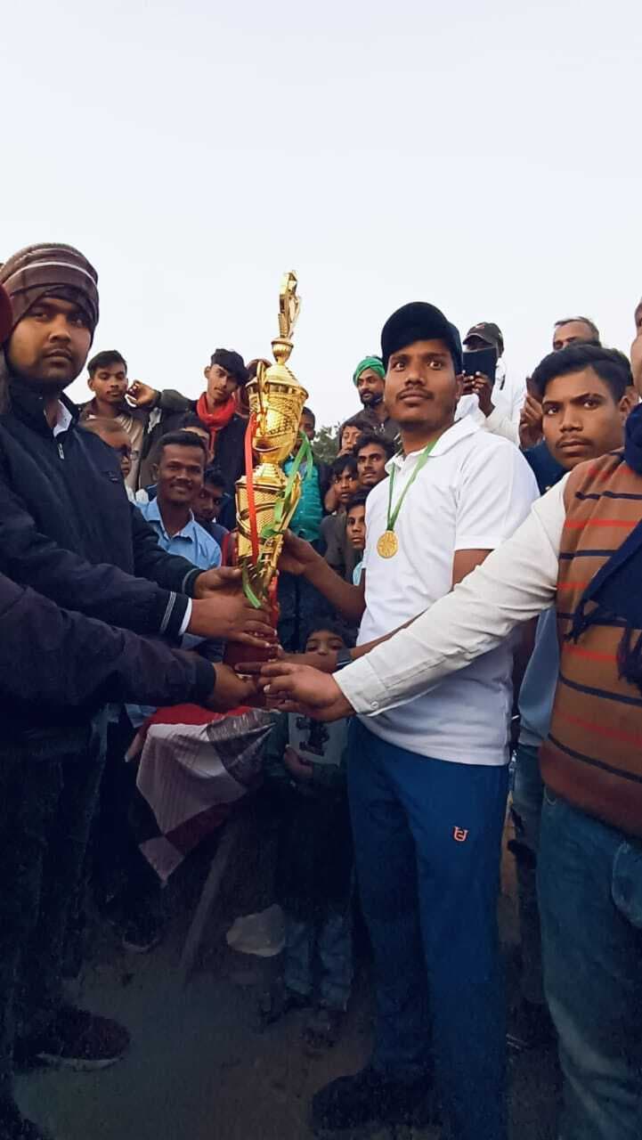 आरिफ एलेवन बसमत्ता की टीम ने जीता चैंपियन ट्रॉफी