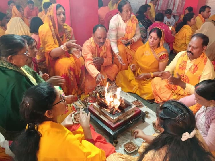 Giridih News :यज्ञ से सभी जीवों पर होती है प्राण ऊर्जा की वर्षा : रामरत्न