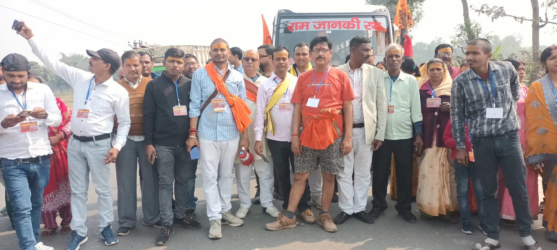 महाकुंभ स्नान के लिए रवाना हुआ 90 श्रद्धालुओं का जत्था