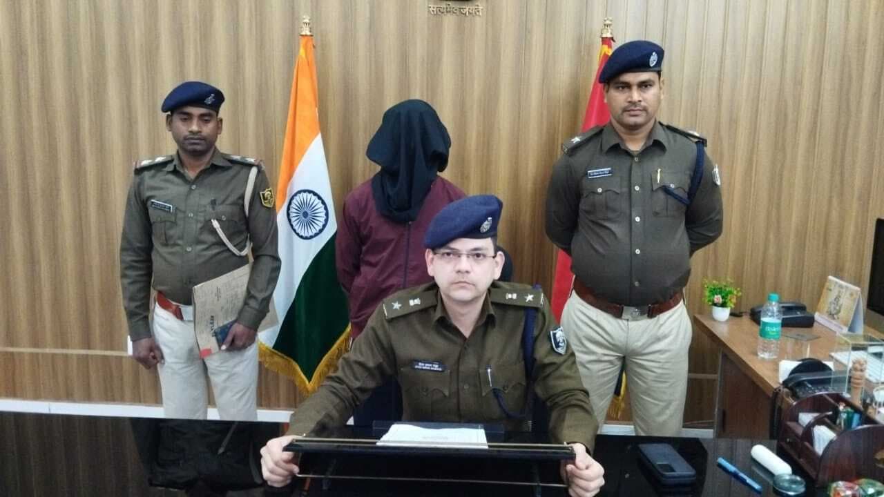 तीन पिस्टल व छह मैगजीन के साथ हथियार तस्कर गिरफ्तार