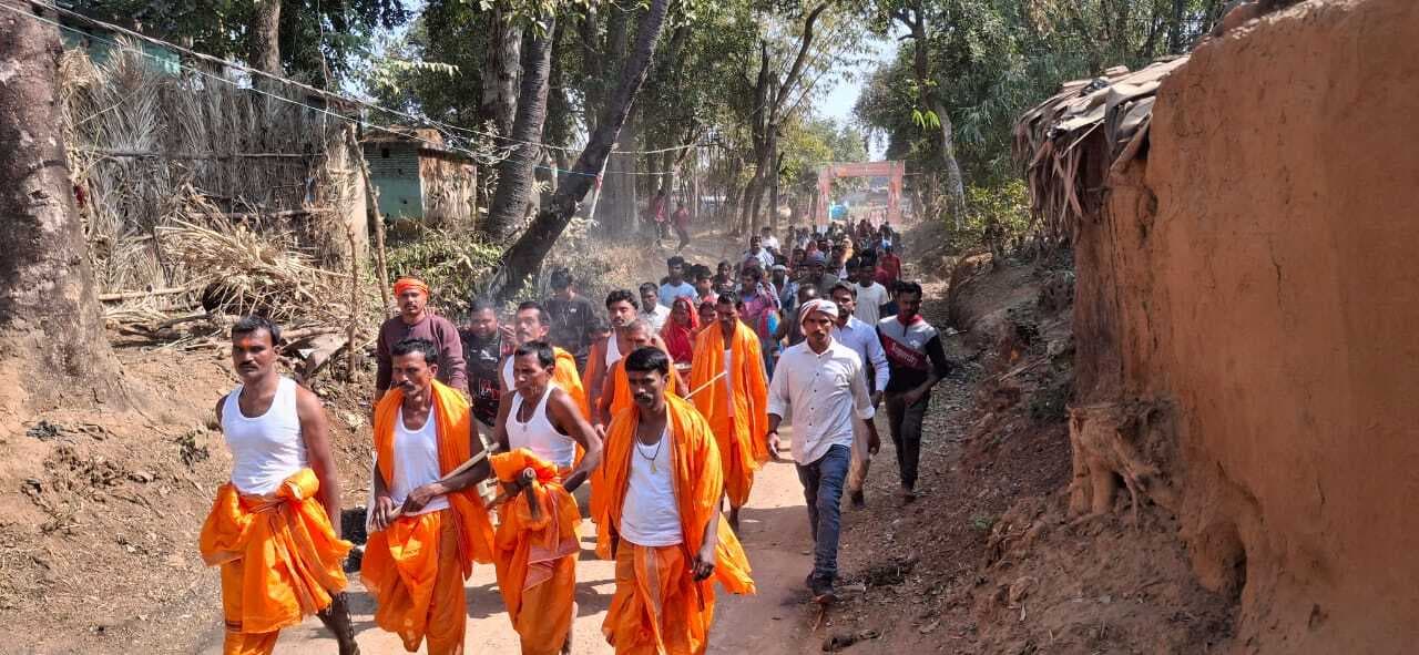 मनियारपुर झील मेले में दहकते अंगारों पर चलेंगे भक्त