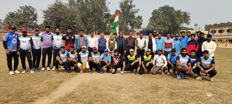 सालीम एकादश खरना की टीम ने सेमीफइनल में बनायी जगह, बतासी की टीम को 23 रनों से किया पराजित