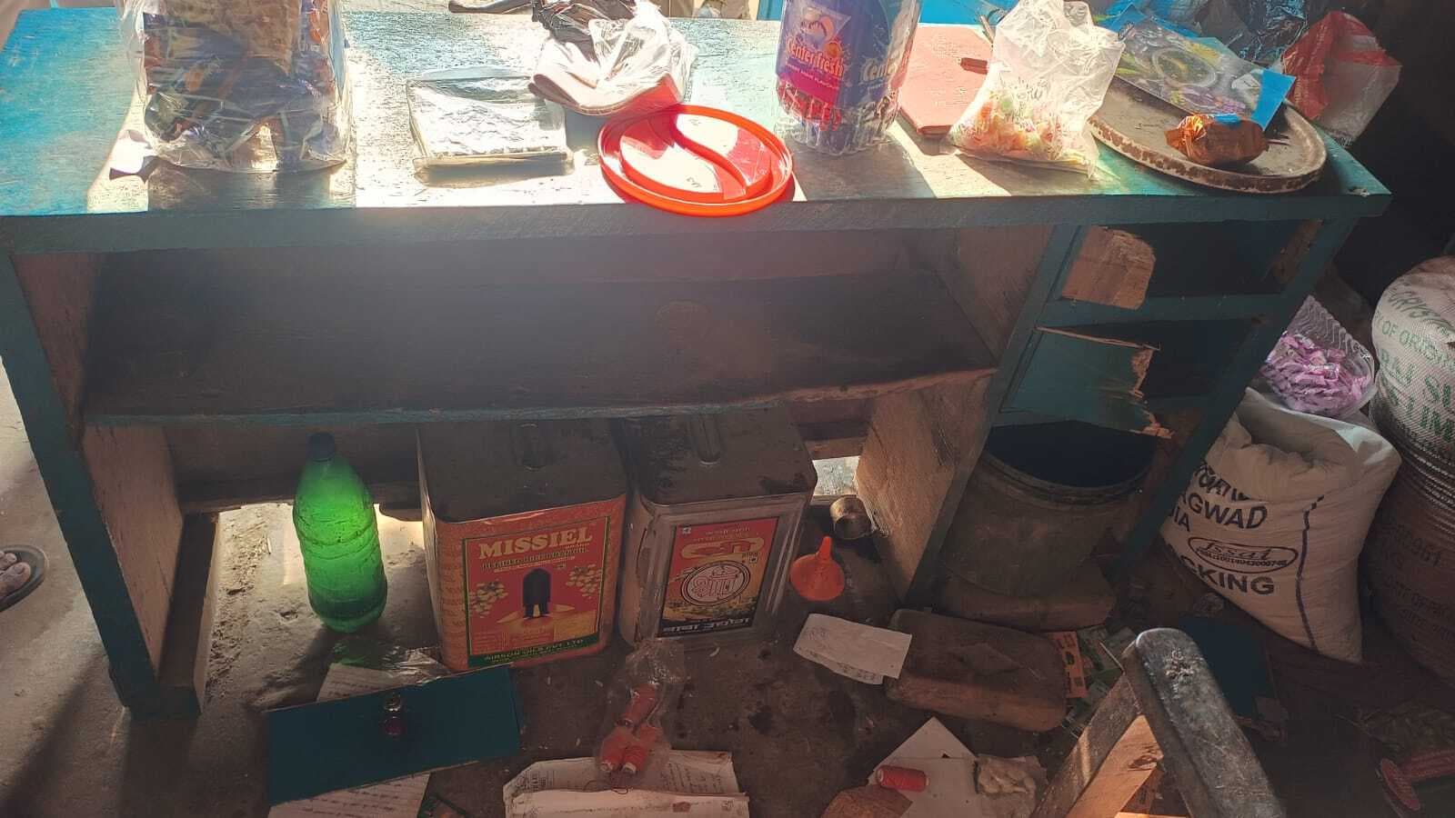 छतहार गांव के किराना दुकान का ताला तोड़कर हजारों की चोरी