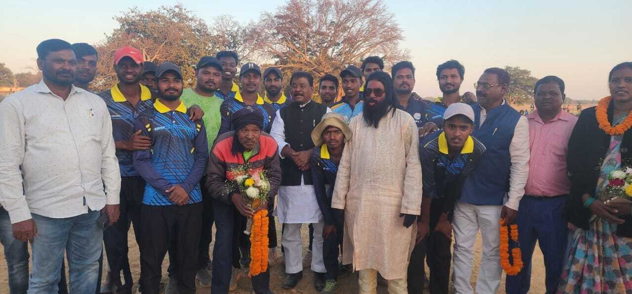 Cricket : कुंदी ने जीता एतवा उरांव क्रिकेट का खिताब