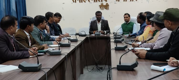 Ranchi News : राष्ट्रपति के आगमन और प्रस्तावित कार्यक्रम की तैयारी का जायजा