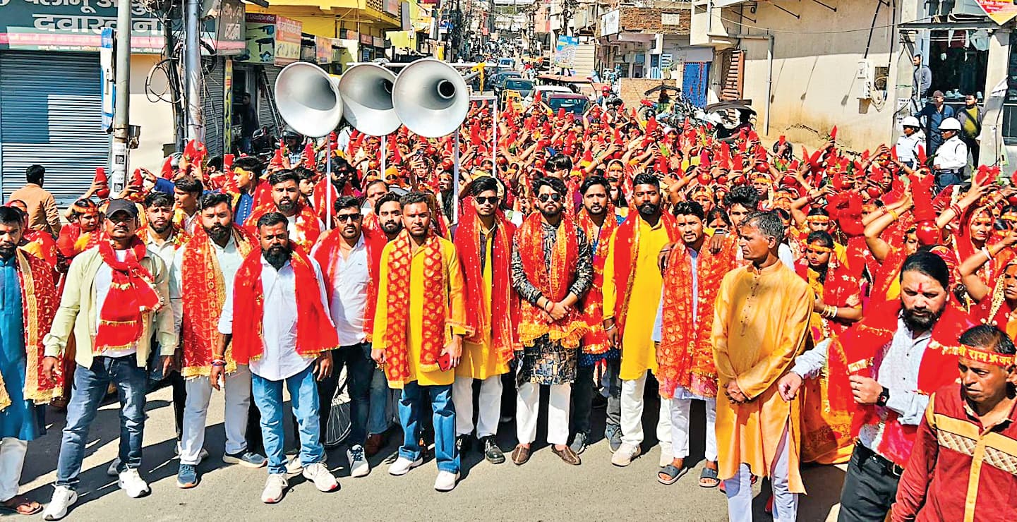 ranchi news : सिद्धि विनायक गणेश मंदिर के वार्षिकोत्सव पर निकली कलश यात्रा