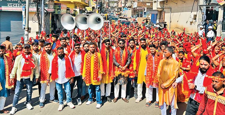 ranchi news : सिद्धि विनायक गणेश मंदिर के वार्षिकोत्सव पर निकली कलश यात्रा